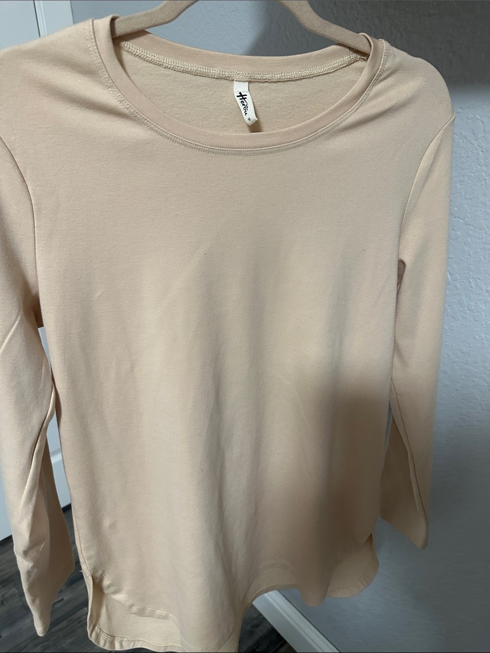 Herou Women's Long Sleeve Crewneck Top in Light Beige M